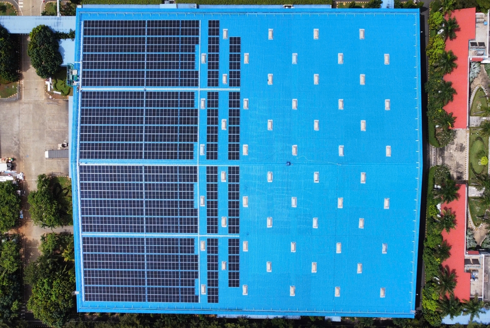 採用N型完全吸收雙面太陽能板 實現高效能轉換